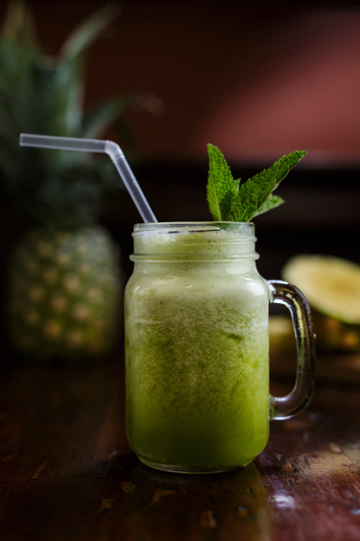 Suco verde — green pineapple-mint juice